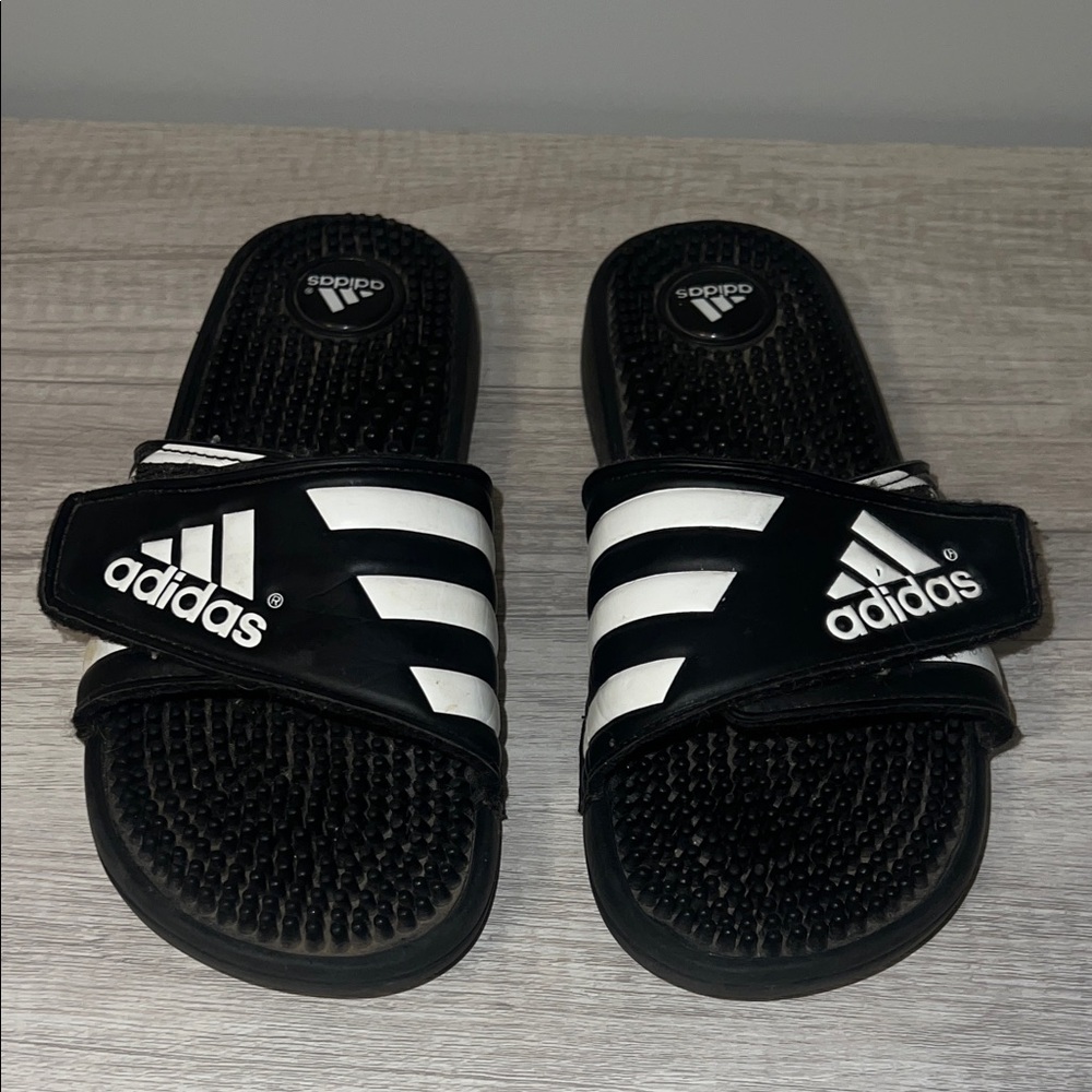 ‼️🔥Adidas Kids Black and White Slide Sandals🔥‼️